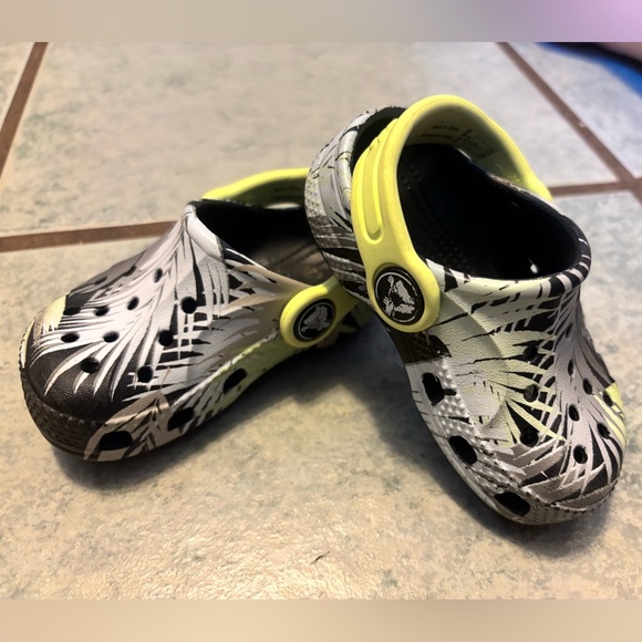 CROCS Other - Crocs. Baby sz 4. So cute and GUC. Wicked fast shipping.